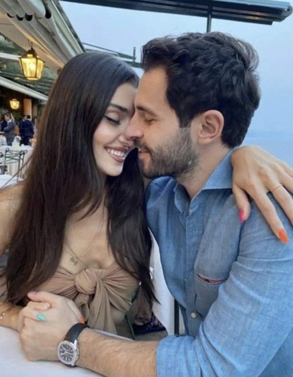 Hande Erçel ile Hakan Sabancı'dan mutluluk pozu