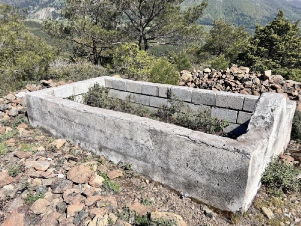 Kentin zirvesindeki mezarın sırrı! Perşembe günleri ışık görülüyor