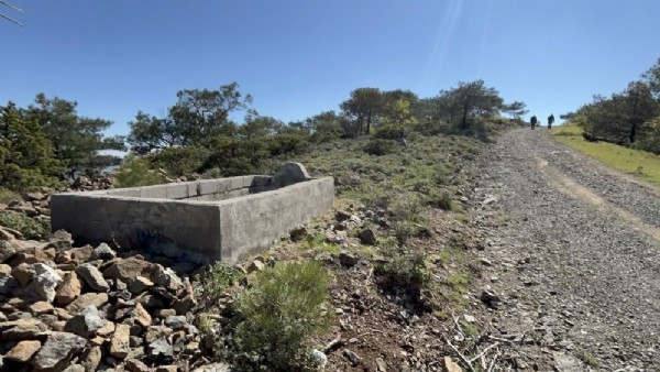 Kentin zirvesindeki mezarın sırrı! Perşembe günleri ışık görülüyor