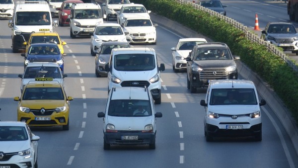 İzmir'de grevin ikinci günü! Duraklarda yine yoğunluk oluştu
