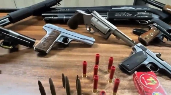 İzmir'de yasa dışı silah ticareti operasyonu gerçekleştirildi