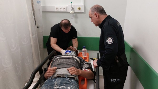 Samsunda inşaattan düşen işçi ölümden döndü