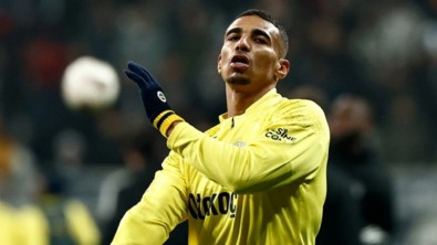 Fenerbahçeli Djiku derbi sonrası oyun oynayarak stattan ayrıldı