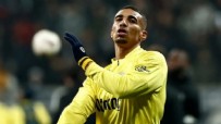 Fenerbahçeli Djiku derbi sonrası oyun oynayarak stattan ayrıldı