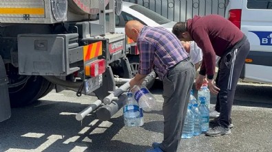İstanbul'da su kuyruğu! 90’lı yılları hatırlattı...