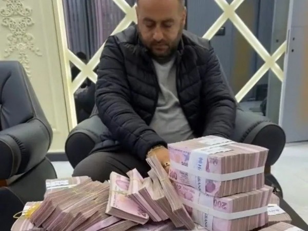 İzmir'de akıl almaz tezgah! Villasına çöküp TikTok’ta paylaştılar: 'Sezon açıldı, akıyor bugün maşallah'