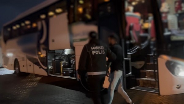 Yolcu otobüsünde 3 kilo 700 gram metamfetamin ele geçirildi