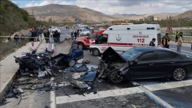 Geçen yılı kara yolu trafik kazalarında 6 bin 352 kişi hayatını kaybetti