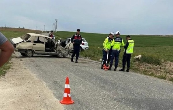 Aksaray'da otomobiller çarpıştı: 1 ölü 3 yaralı