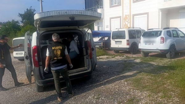 Camiye gelen eski belediye başkanına büyük şok: Bu sefer ayakkabı değil, otomobil çalındı