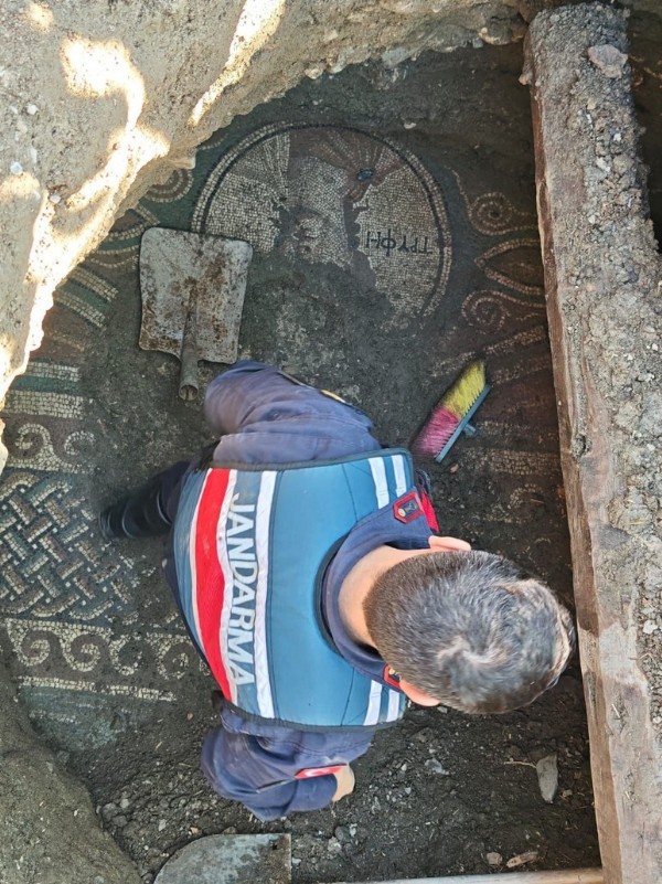 Tokat'taki izinsiz kazıdan tarih fışkırdı! Dikkat çeken 'ΤΡΥΦΗ' yazısı