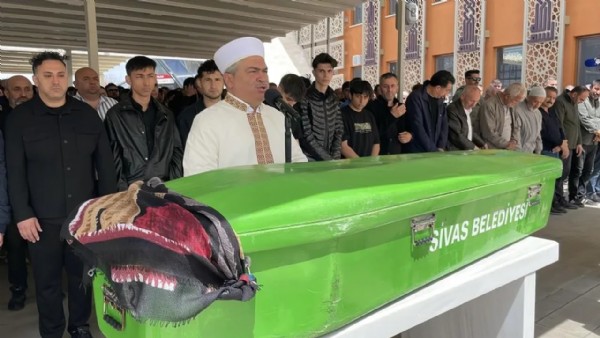 Boğazları kesilerek öldürülen abi kardeş toprağa verildi