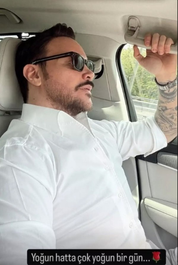 Şarkıcı Sinan Akçıl imaj değiştirdi! Yeni görüntüsü gündem oldu