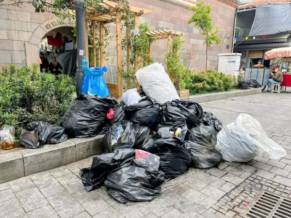 İzmir koktu vatandaş isyanda! Salgın hastalık riski kapıda