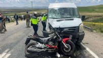 Van'da feci kaza! Motosiklet ile minibüs çarpıştı Haberi