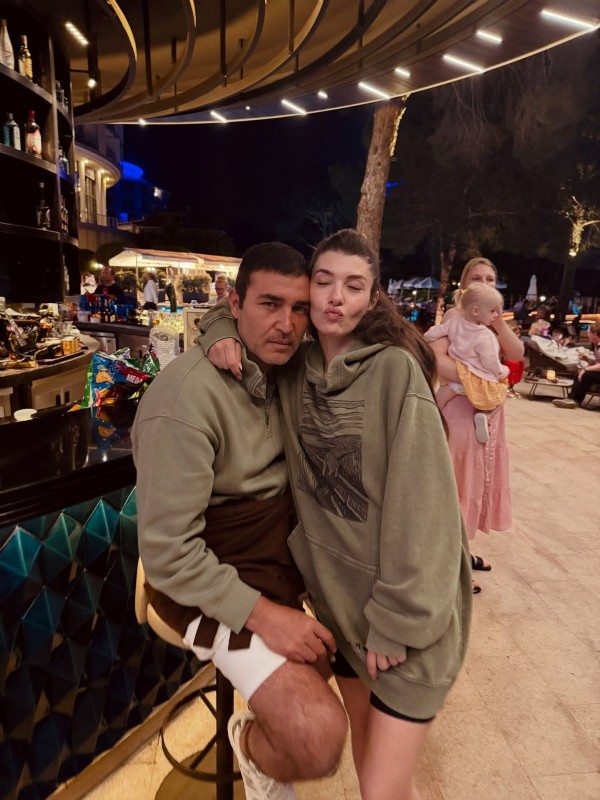 Aslıhan Güner'den romantik kutlama geldi