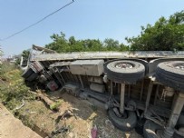 Adana'da kamyona çarpan tır zincirleme kazaya sebep oldu Haberi