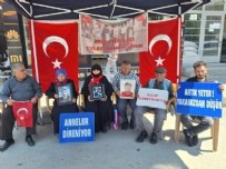 Muş'ta evlatlarına kavuşmak isteyen aileler DEM Parti önündeki eylemlerini sürdürdü Haberi
