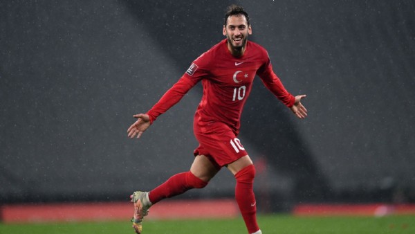 Hakan Çalhanoğlu Kimdir, Aslen Nereli, Kaç Yaşında, Boyu ve Piyasa Değeri? İşte Hayatı ve Futbol Kariyeri