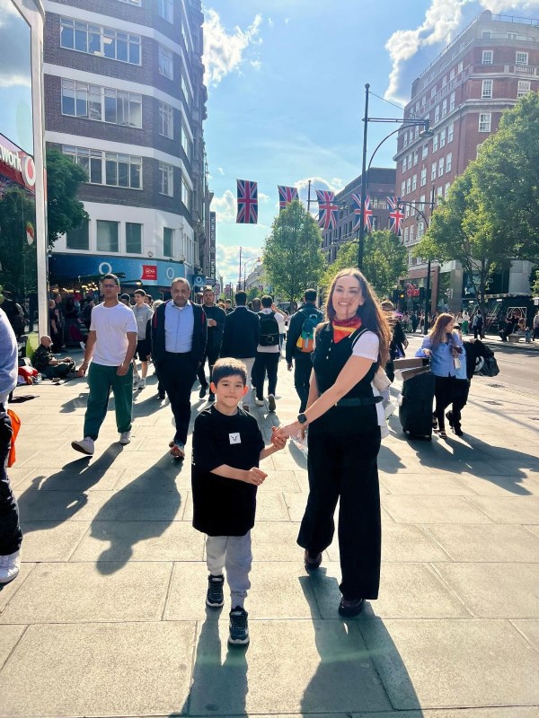 Oyuncu Fahriye Evcen'den Londra paylaşımı