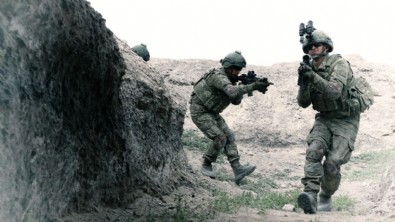 MSB Mehmetçik'in eğitiminden görüntü paylaştı: Geriye değil daima ileriye