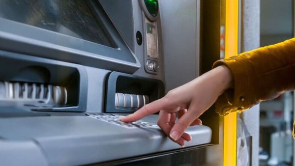 Dolandırıcılar pusuda! ATM’de işleme başlamadan önce mutlaka bunu yapın…