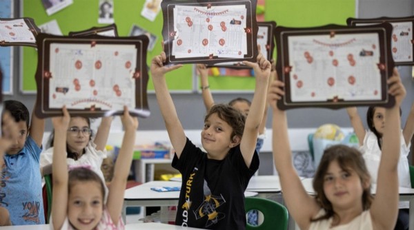 Cumhurbaşkanı Erdoğan, karne alan öğrencileri tebrik etti