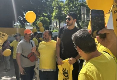 FETÖ’cüler Ekrem İmamoğlu maskesi taktı! Strazburg’da özgürlük istediler
