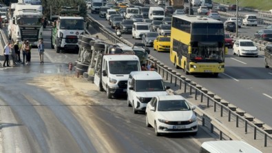Bahçelievler'de beton mikseri devrildi: Yan yol trafiğe kapandı