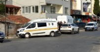 İzmir'de dehşete düşüren olay! Tartıştığı karı kocayı silahla vurdu Haberi
