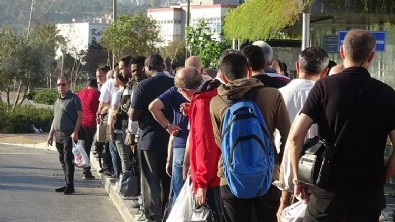 İzmir’de işçilerin grevi 7’nci gününde! Otobüs seferleri aksadı, duraklarda uzun kuyruklar oluştu