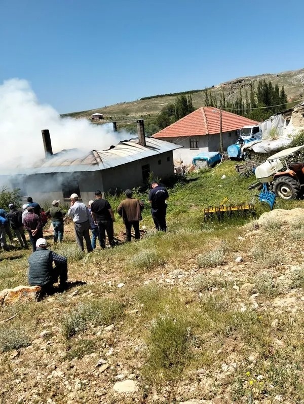 Tek katlı ev kullanılamaz hale geldi