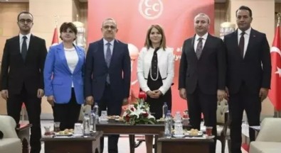 DEM Parti ve MHP'den bayram buluşması: Terörsüz Türkiye mesajı verdiler Haberi