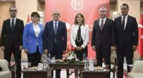 DEM Parti ve MHP'den bayram buluşması: Terörsüz Türkiye mesajı verdiler Haberi