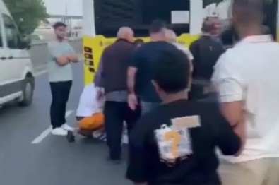 Eyüpsultan'da İETT skandalı! Otobüsü yolcuların üzerine sürdü