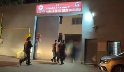 Bakan Yerlikaya duyurdu! 30 ilde FETÖ'ye darbe