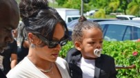Rihanna babasının cenazesinde Haberi