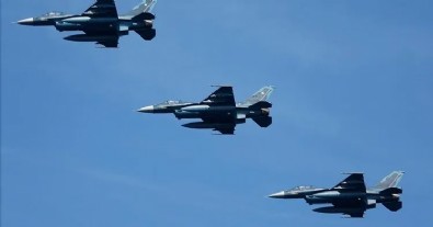 Doğu Çin Denizi'nde tehlikeli gerginlik! Çin ve Japon savaş jetleri karşı karşıya geldi