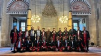 İstanbul Üniversitesi Hukuk Fakültesi öğrencileri mezuniyet törenlerini Şehzadebaşı Camii'nde gerçekleştirdi Haberi