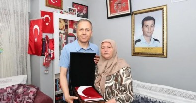 Bakan Yerlikaya Şehit Köksal Kaşaltı’nın ailesini ziyaret etti