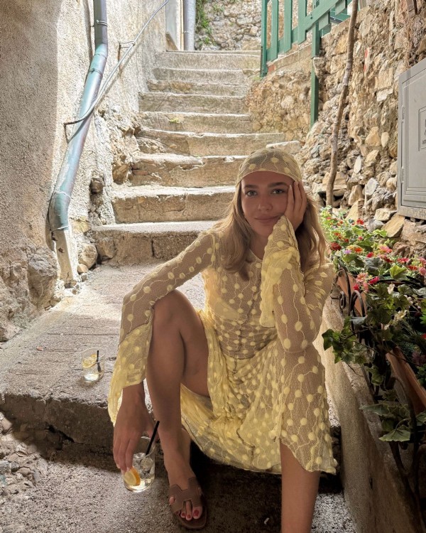 Oyuncu Melisa Döngel İtalya'da!