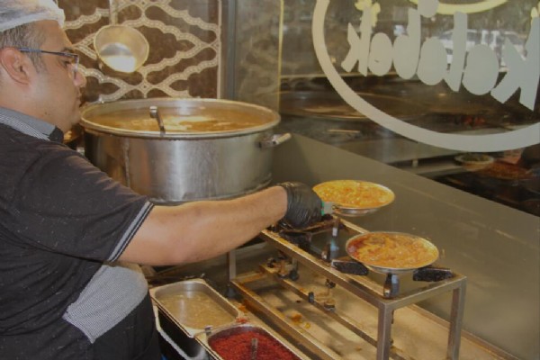 Bu yemeğin sofraya gelmesi 12 saat! Adeta vitamin deposu...