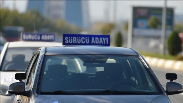 Ehliyet yenileme uzatıldı mı? Eski tip ehliyetler için son tarih...