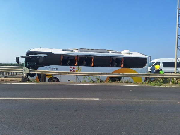 Faciadan dönüldü! Turistleri taşıyan otobüs...