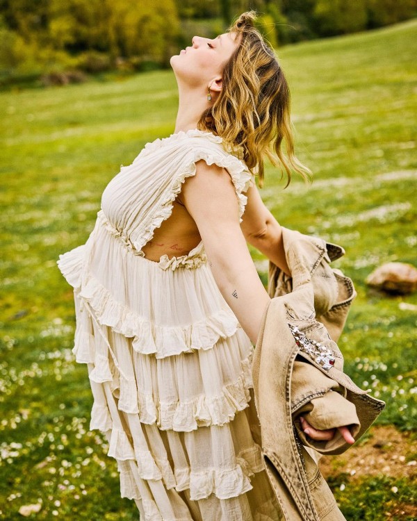 Gizem Karaca'dan bebekli paylaşım