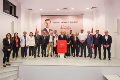 CHP'den yeni skandal! Atatürk posteri indirilip İmamoğlu görseli asıldı