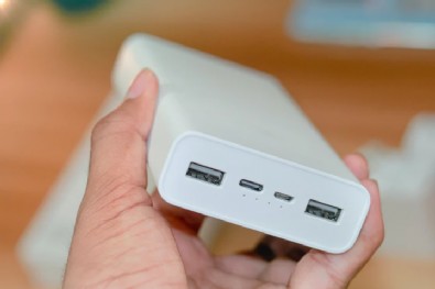 Yolculuk yarıda kaldı! Uçakta powerbank paniği