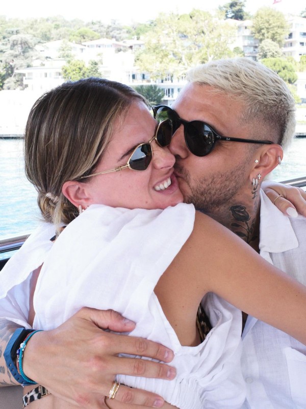 Mauro Icardi aşka geldi