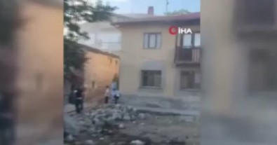 Ankara'da 2 katlı evde yangın çıktı