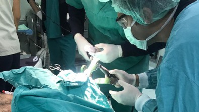 Karın ağrısı şikayetiyle başvurmuştu! Karnından çıkan doktorları hayrete düşürdü